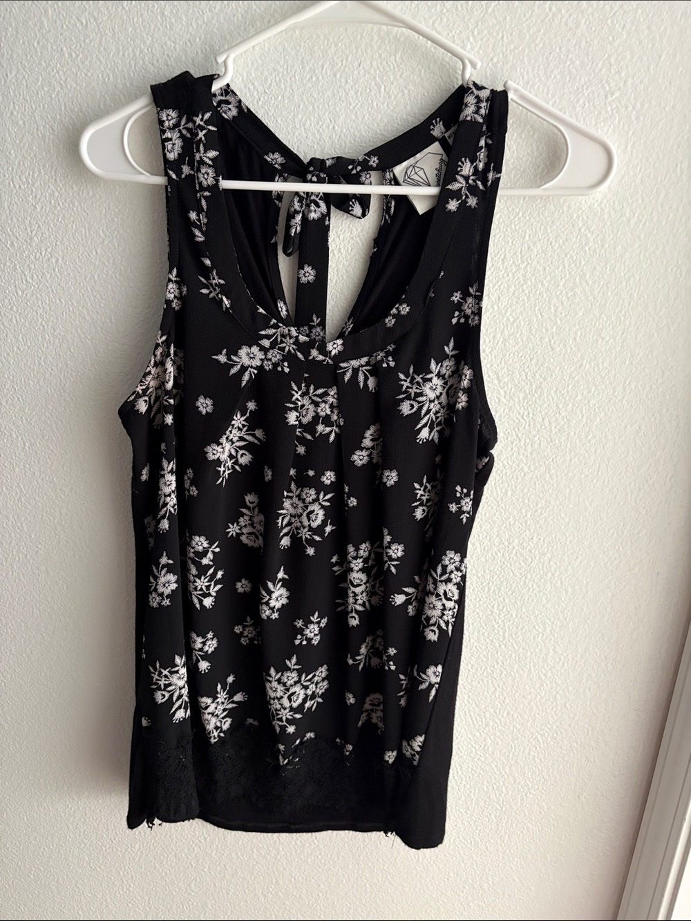 Women’s Black Floral Tie-Back Tank Top